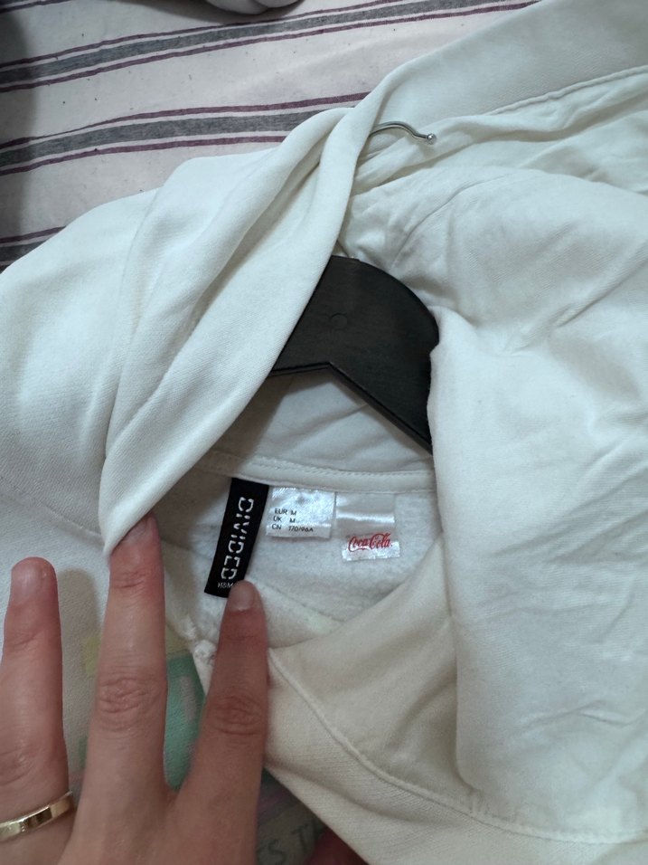 Kadın Beyaz Kapüşonlu Mini Sweatshirt - Görsel 3