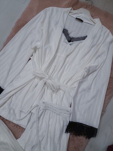 Beyaz Kadife Pijama Seti