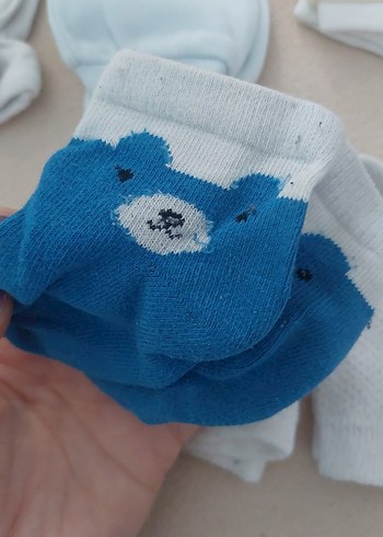 Beyaz Erkek Bebek Çorapları ve eldiven - Görsel 2