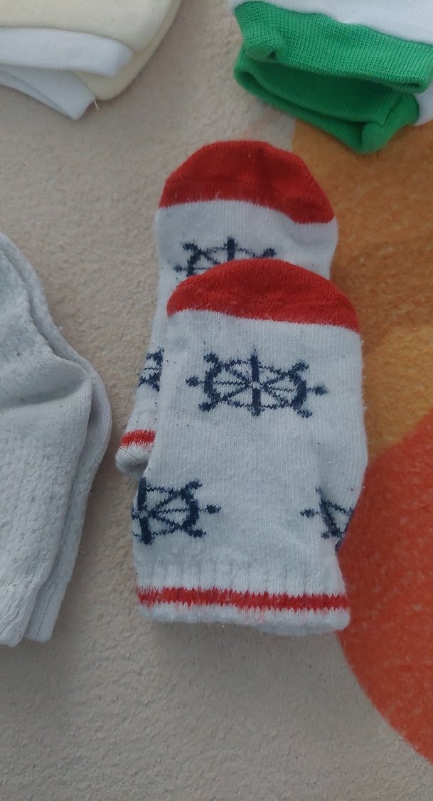 Beyaz Erkek Bebek Çorapları ve eldiven - Görsel 3