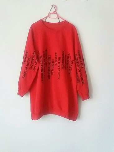 Kırmızı yazılı sweat