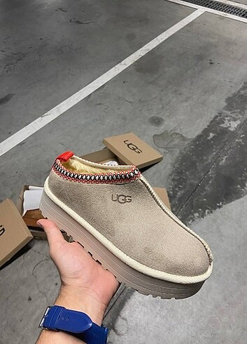 UGG tazz bot