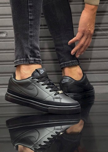 Nike Erkek Siyah Bağcıklı Spor Ayakkabı