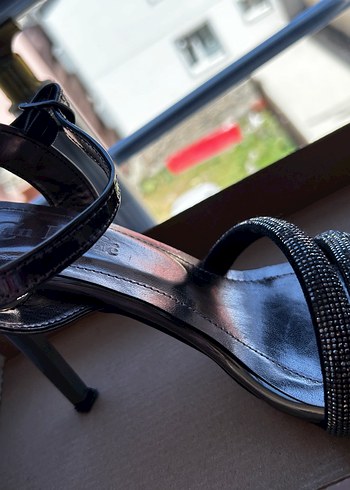 Parlak Siyah Topuklu Kadın Ayakkabı - Görsel 3