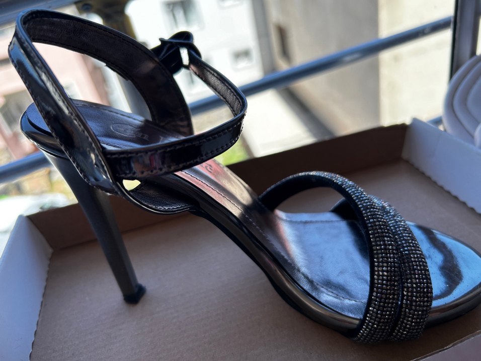 Parlak Siyah Topuklu Kadın Ayakkabı - Görsel 2