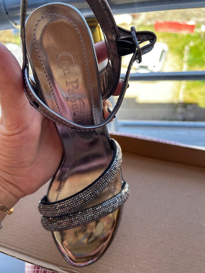 Parlak Siyah Topuklu Kadın Ayakkabı - Görsel 5