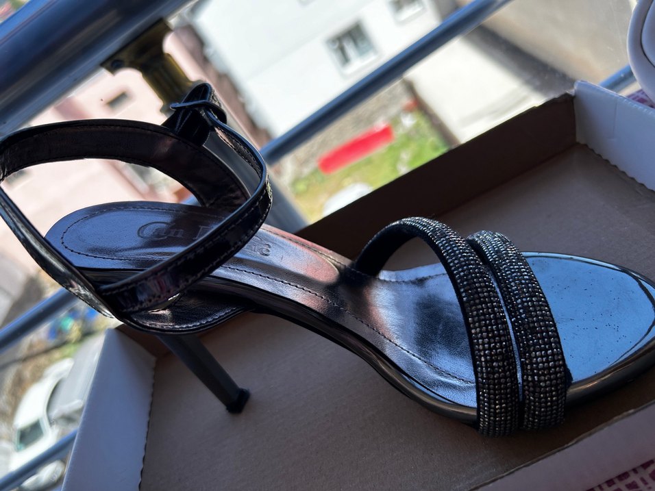Parlak Siyah Topuklu Kadın Ayakkabı - Görsel 3