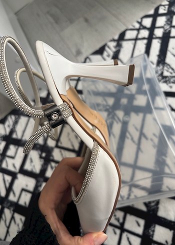 Beyaz Tokalı Topuklu Kadın Ayakkabı - Görsel 5