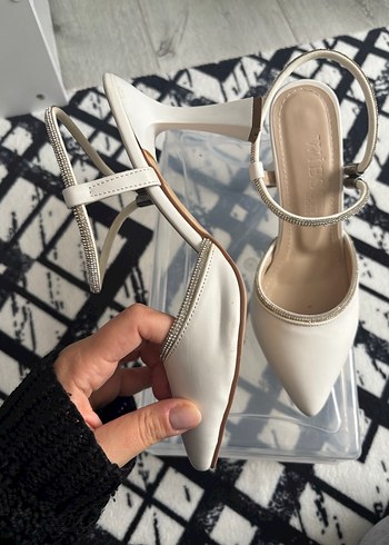 Beyaz Tokalı Topuklu Kadın Ayakkabı - Görsel 3