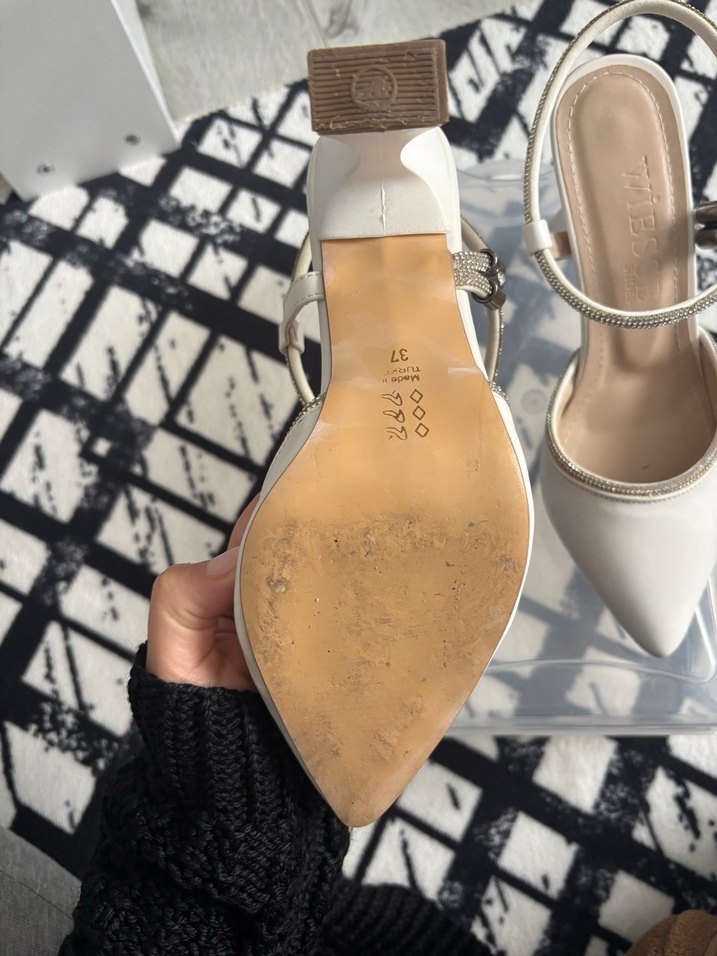 Beyaz Tokalı Topuklu Kadın Ayakkabı - Görsel 4