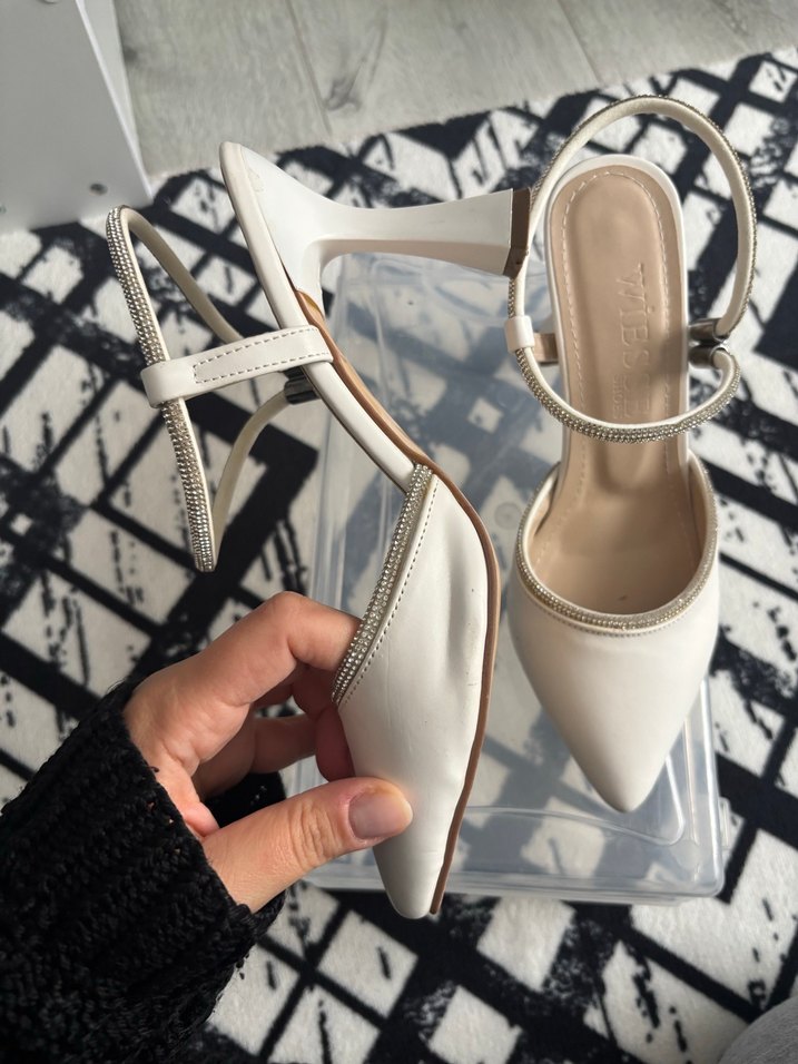 Beyaz Tokalı Topuklu Kadın Ayakkabı - Görsel 3