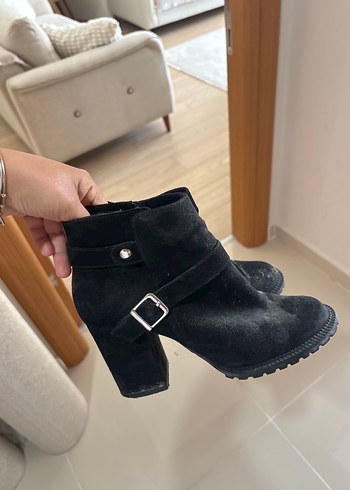 Zara Siyah Suet Topuklu Bot Bershka