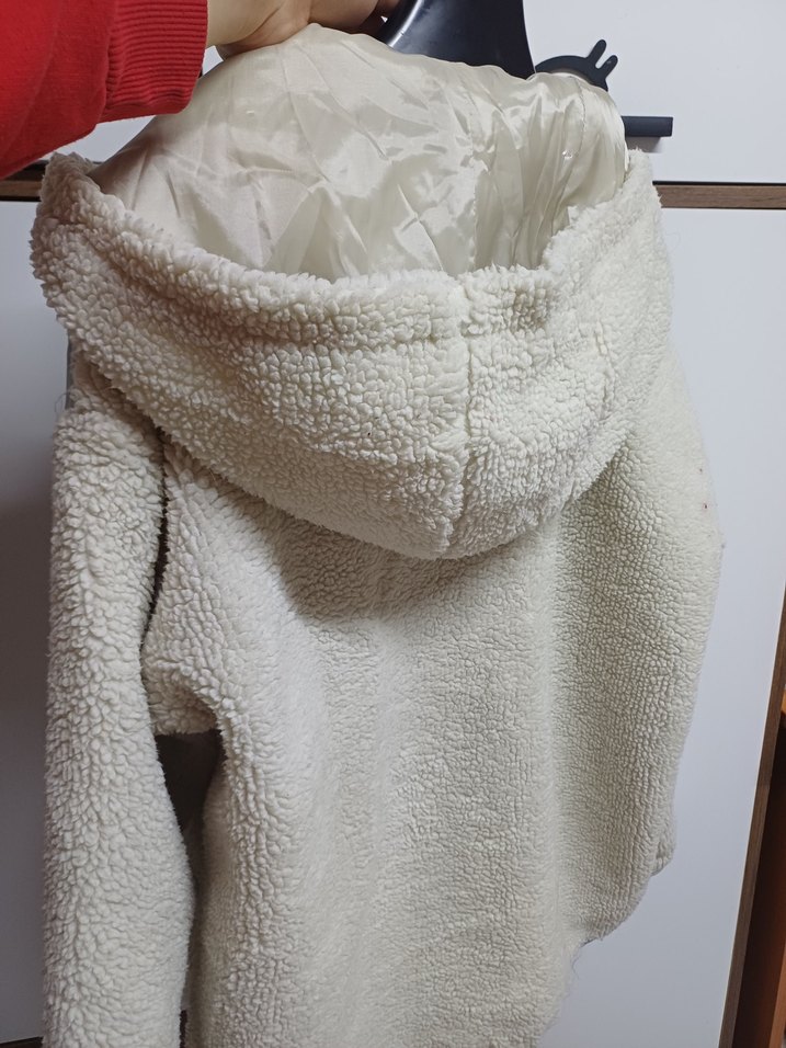 Beyaz Kapüşonlu Peluş Ceket - Görsel 3