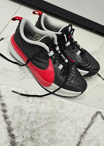 Kırmızı Siyah Bağcıklı Basketbol Ayakkabısı - Görsel 2