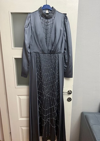 Uzun Kol Gri Gotik Dantel İşlemeli Abiye Elbise
