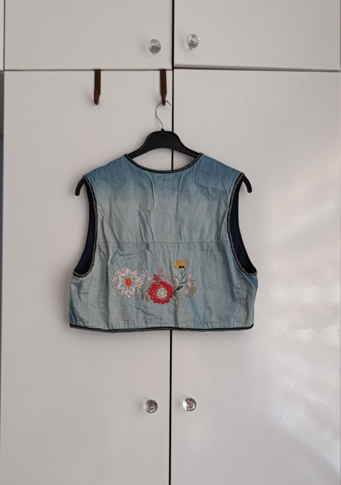 Minimal Mavi Denim Kolsuz Yelek — görsel 2/5