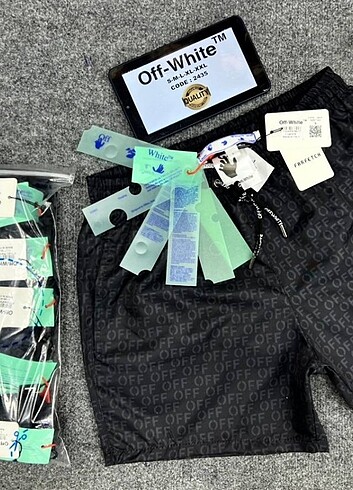Off-White şort 