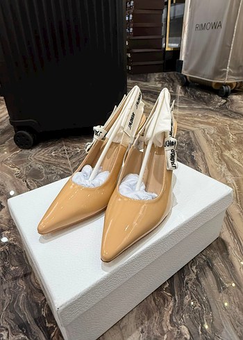 Dior Bej Parlak Sivri Topuklu Ayakkabi