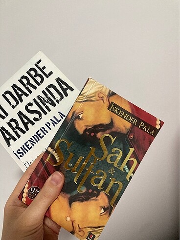 İki darbe arasında şah sultan
