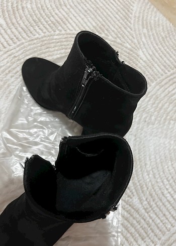 Diğer Siyah Süet Dolgu Topuklu Fermuarlı Bot