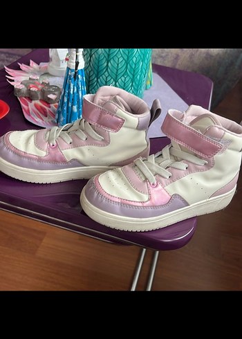 Kızlar için pembe bağcıklı ve cırt cırtlı spor ayakkabı - Görsel 2