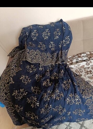 Çay kıyafeti diye geçiyor astarlı nakışlı şalvar kıyafet 