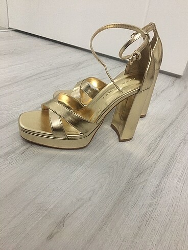 Pull & Bear Gold Topuklu Sandalet