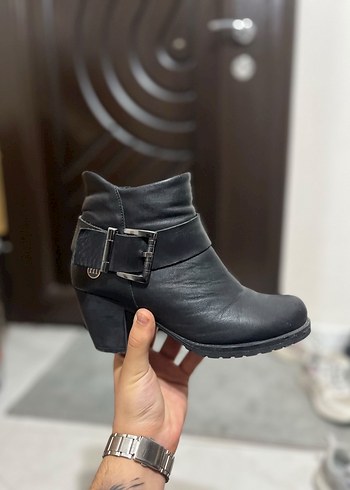 Mammamia Markali Sik Siyah Deri Bilek Bot