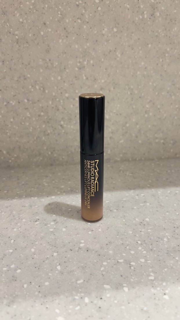 MAC Studio Radiance Kapatıcı — görsel 2/7