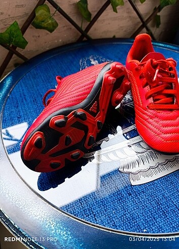 31 Beden kırmızı Renk Adidas krampon 