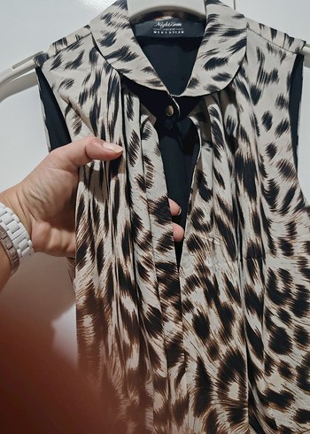 Düğmeli Leopar Desenli Kolsuz Bluz - Ana görsel