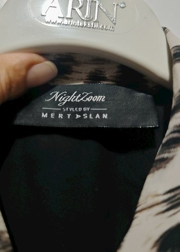 Düğmeli Leopar Desenli Kolsuz Bluz - Görsel 4