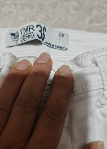 Düğmeli Beyaz Midi Kot Pantolon - Görsel 3