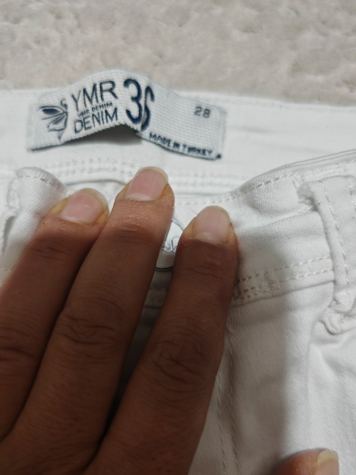 Düğmeli Beyaz Midi Kot Pantolon - Görsel 3