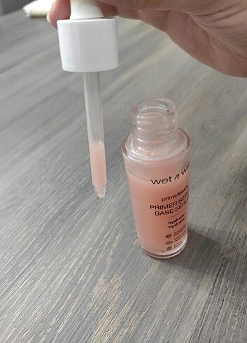  Beden Wet n wild primer base 