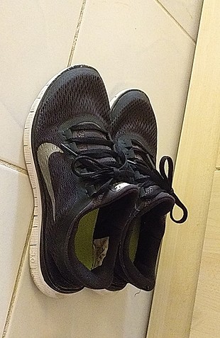 37 Beden siyah Renk nike ayakkabi