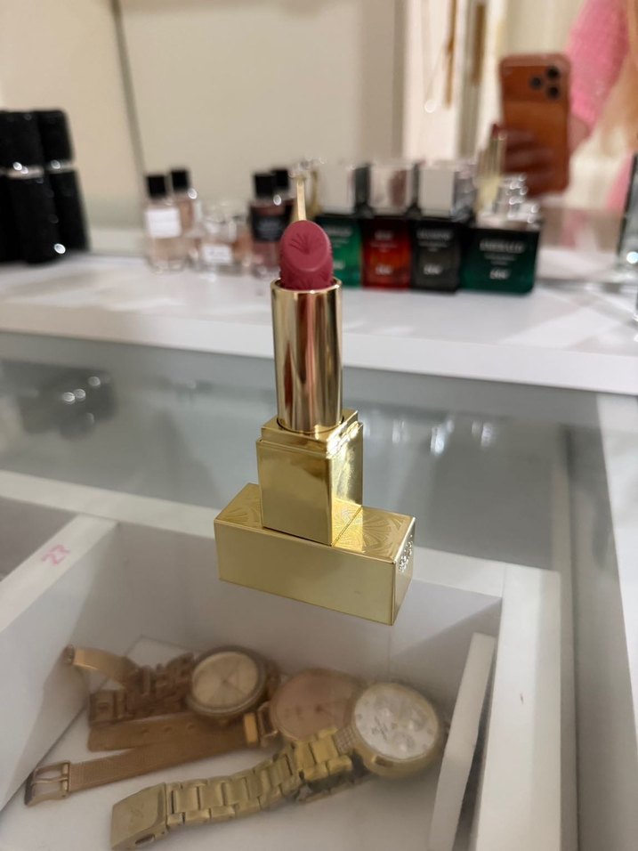 Hafif Kırmızı Ruj - Görsel 2