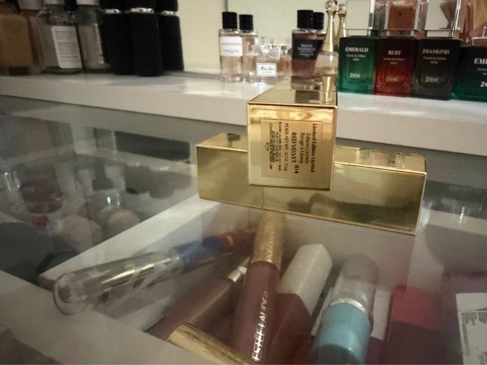 Parlak Kırmızı Ruj - Görsel 2