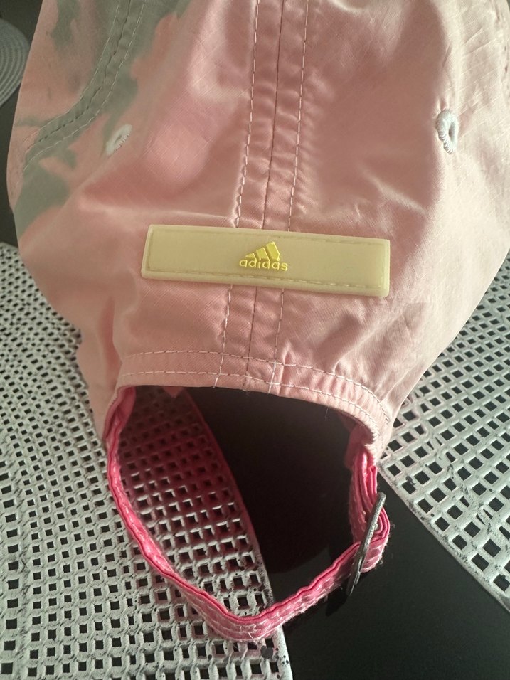 Adidas Pembe Soyut Desenli Şapka — görsel 4/6