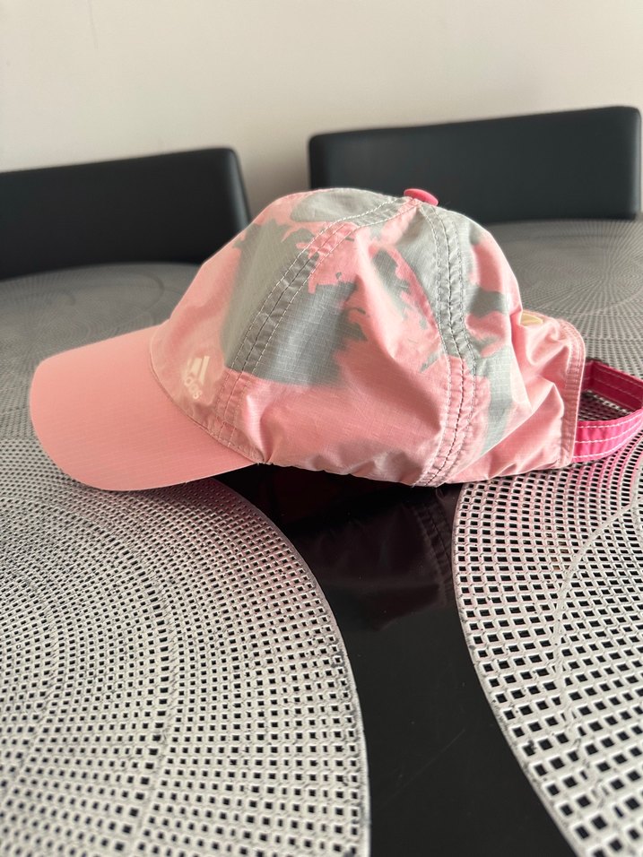 Adidas Pembe Soyut Desenli Şapka — görsel 3/6