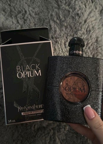 Yves Saint Laurent Black Opium Kadın Parfümü 90 ml