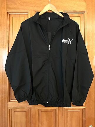 Puma Sırtı Gül Baskılı Yağmurluk