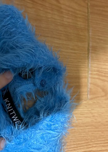 m Beden mavi Renk Bershka Yüksek Yakalı Kolsuz Kürk Detaylı Üst