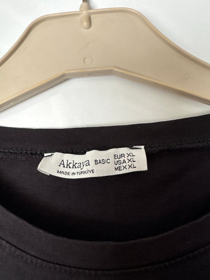 Oversize Siyah Bisiklet Yaka Tişört  Rahat ve Şık! — görsel 3/4