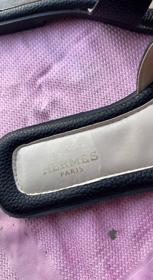 Hermes Siyah H Kesikli Terlik — görsel 4/6