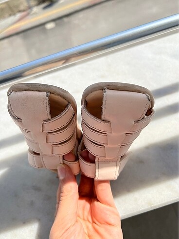 21 Beden ten rengi Renk H&M bebek sandalet 20-21 numara göründüğünden daha açık renk kre