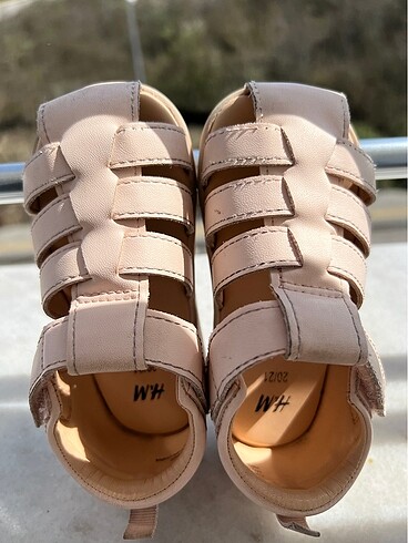 H&M H&M bebek sandalet 20-21 numara göründüğünden daha açık renk kre