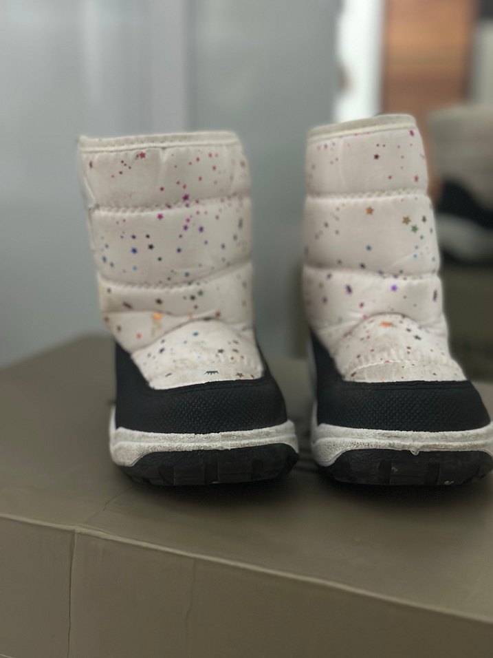 Kızlar için Beyaz Yıldız Desenli Botlar - Görsel 2