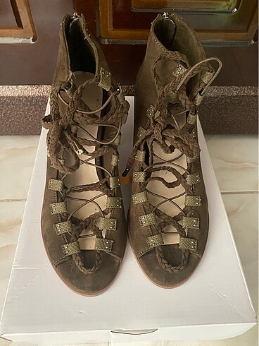 Bershka topuklu sandalet