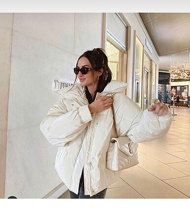Beyaz oversize şişme mont